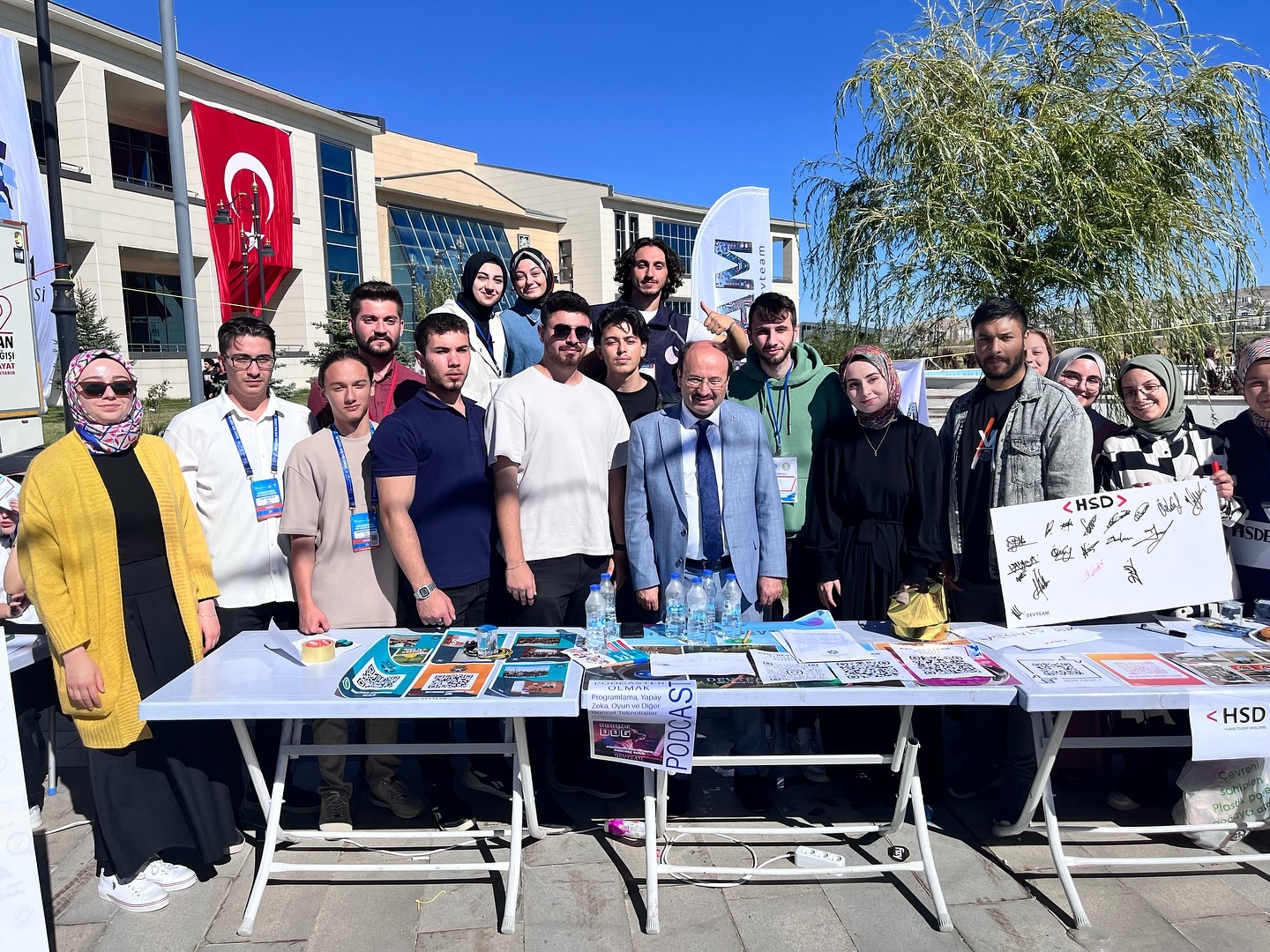 Kulüp standımızdan kareler, etkinliklerde ve egitimlerde görüşmek üzere 👋