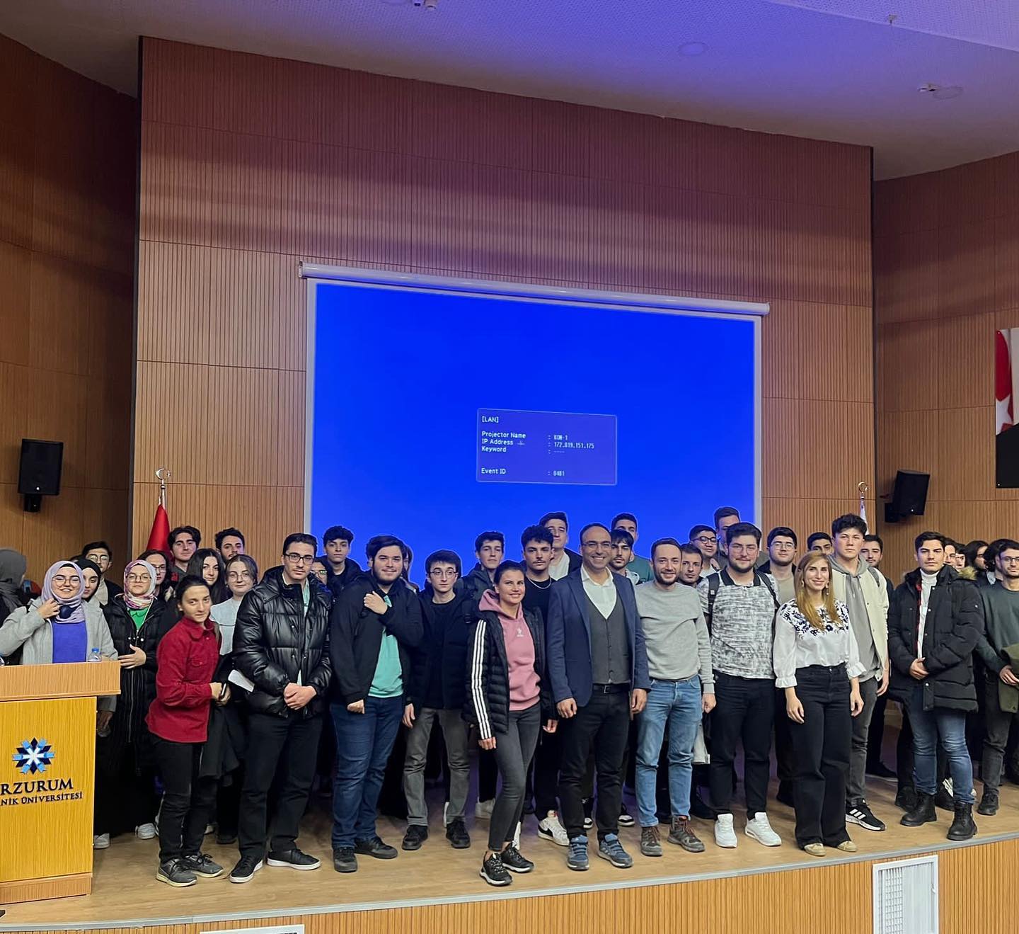 “React ile Sektörel Uygulamalar” seminerimizden kareler 💥🚀