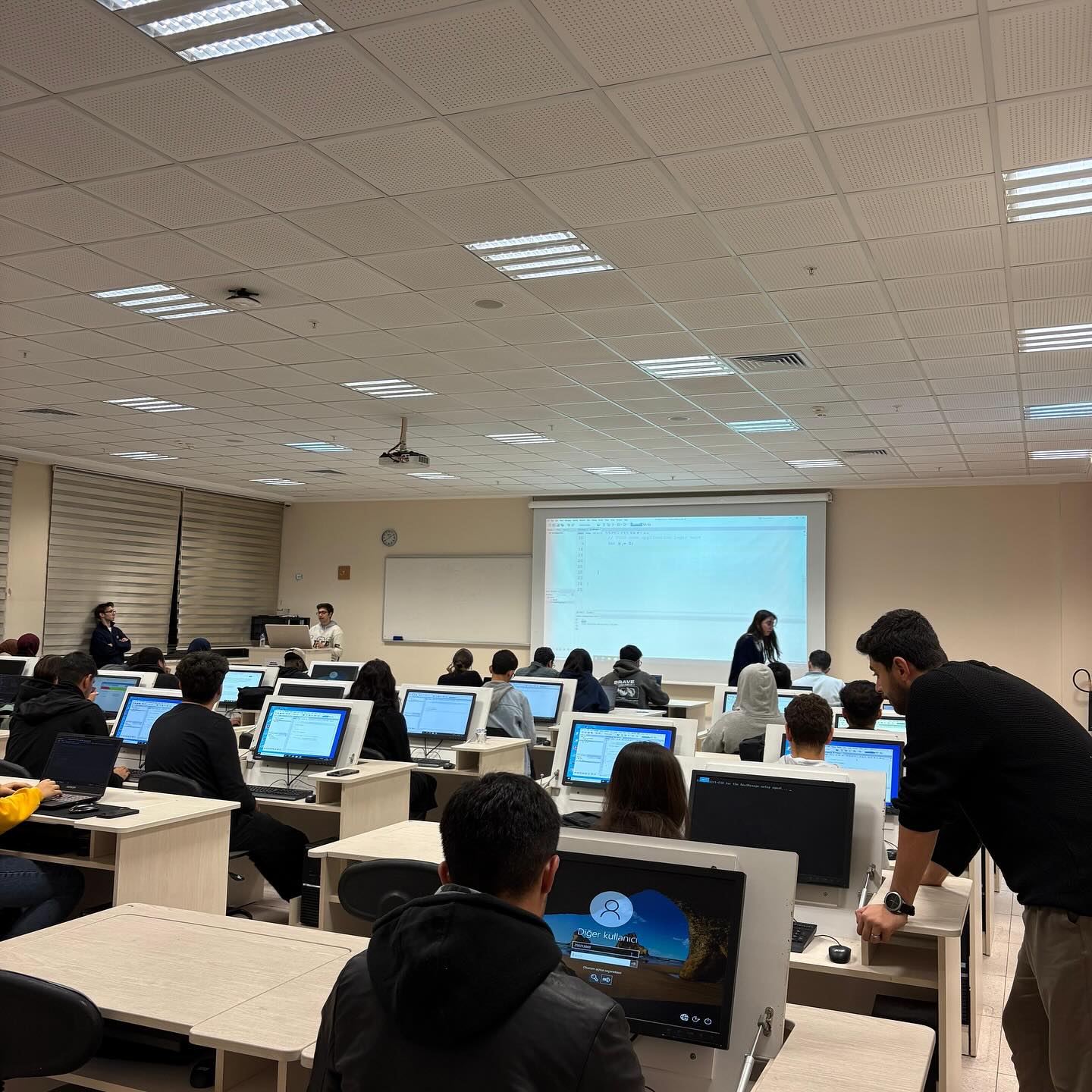Akran öğrenimiyle Java derslerimiz hız kesmeden devam ediyor.🖥️